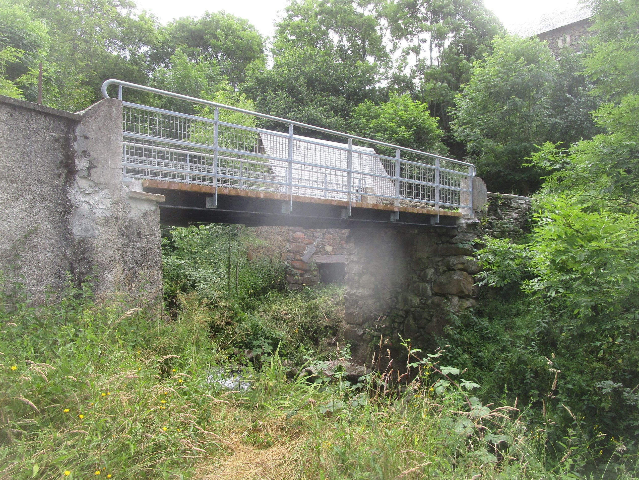 Reconstruction d'un passerelle à Bareilles