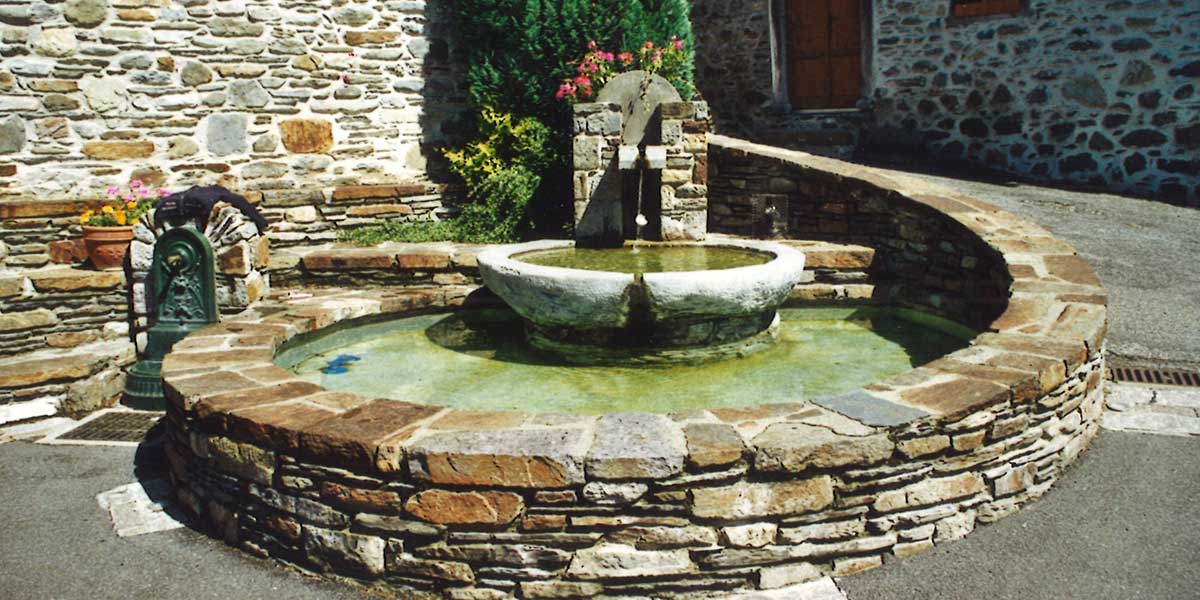 Fontaine en pierre 